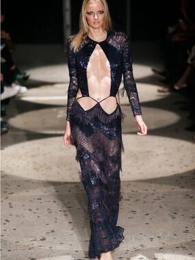 JULIEN MACDONALD SPRING/SUMMER 2018 LOOK 30 CUTOUT OPEN BACK GOWN